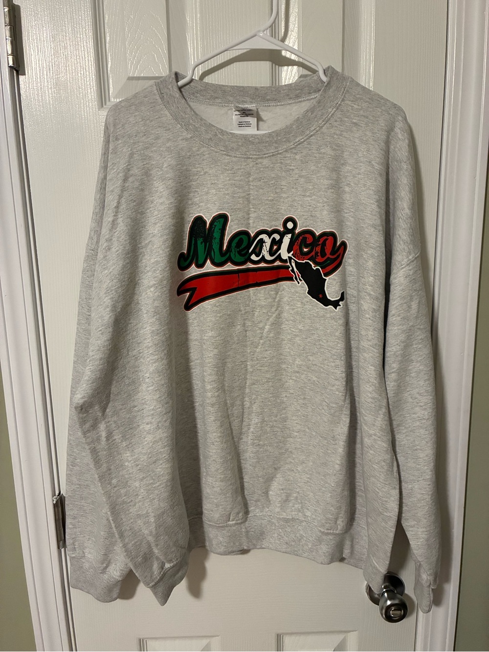 Gildan Gray Crewneck Sweatshirt with Mexico Graphic in Green and Red